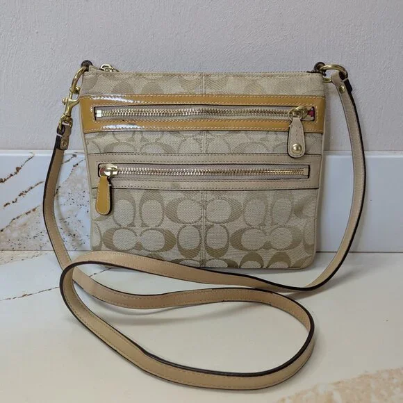 Coach crossbody, front zip pockets, jacquard & leather. - Picture 2 of 9